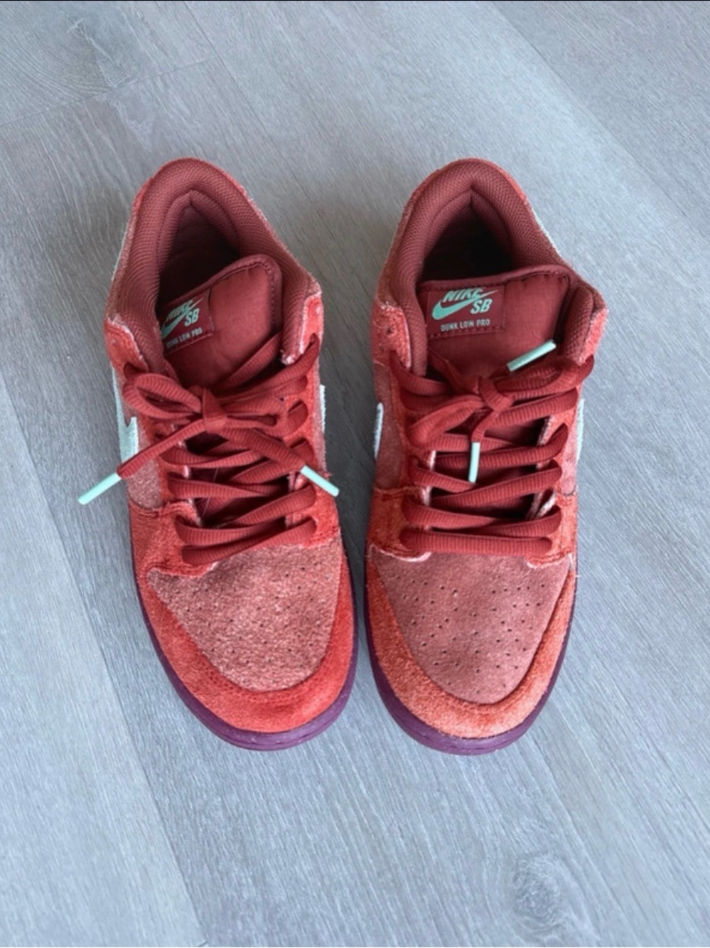 Nike dunk low pro SB mystic red